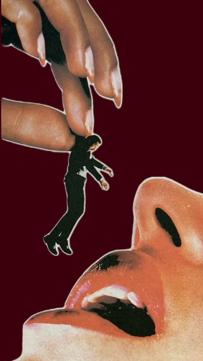 Mirror, mirror on the wall, is the courtesan economical after all?